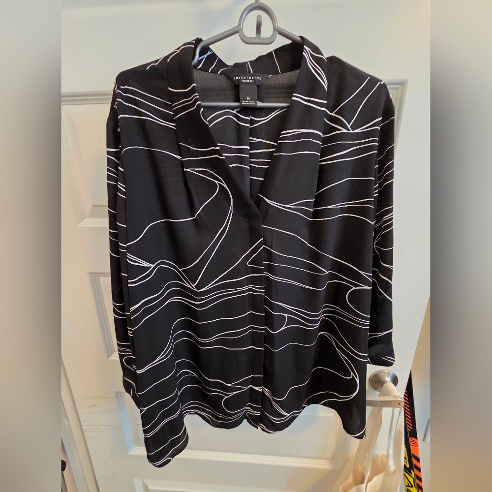 Investments 3/4 Sleeve Black Button-Front Top with White Abstract Lines
